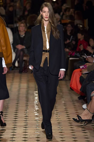 Look 15